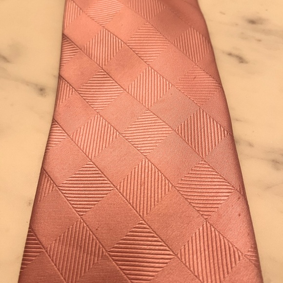 Donald Trump Pink Tie - Picture 1 of 3
